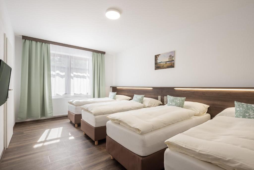 Postel nebo postele na pokoji v ubytování Hotel Grand