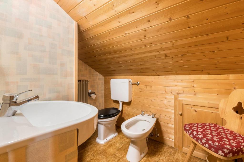 Koupelna v ubytování Baita Pecol Passo Pordoi
