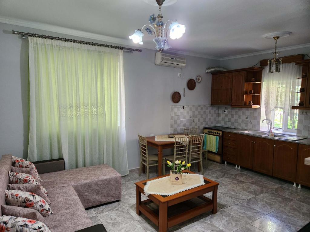 Kuchyň nebo kuchyňský kout v ubytování Cosy guest house