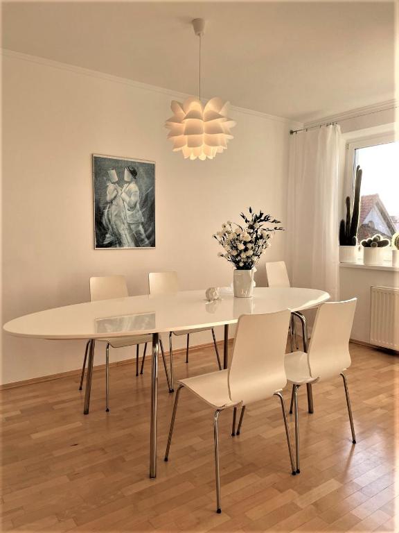 Posezení v ubytování Apartament Przystań w Ustce - 120 m2 - 200 m od plaży Mickiewicza 2