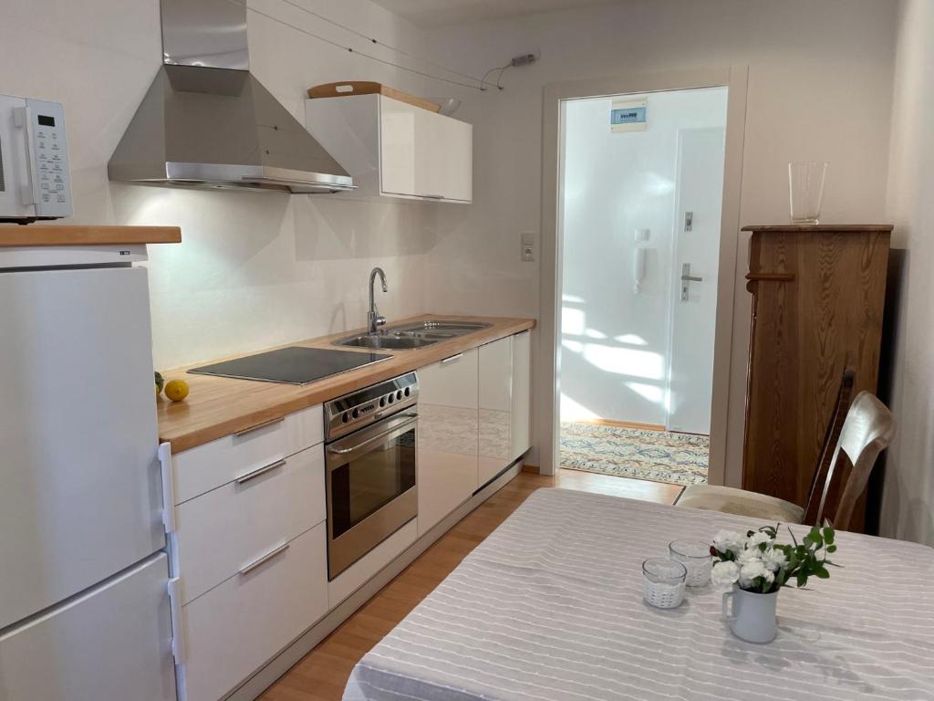 Kuchyň nebo kuchyňský kout v ubytování Apartament Przystań w Ustce - 120 m2 - 200 m od plaży Mickiewicza 2