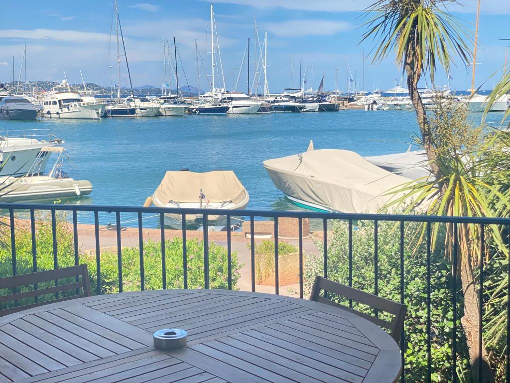 a table on a balcony with a view of a marina at MarinesAppartement, Le quai Tropézien marina in Saint-Tropez