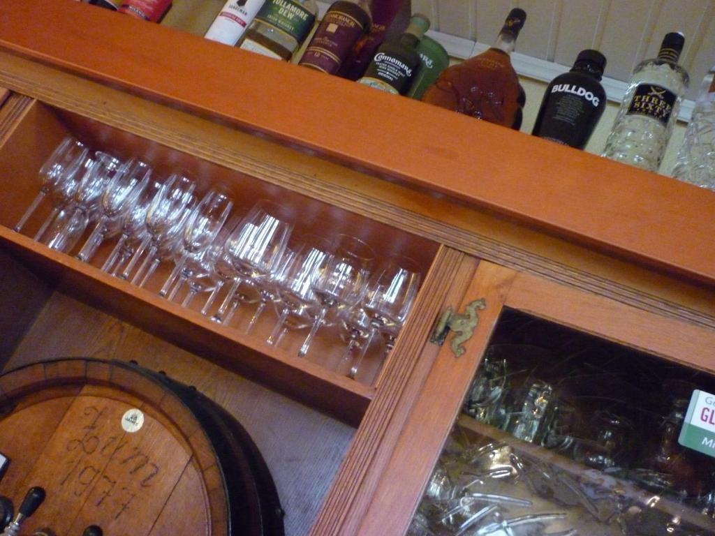 Lounge nebo bar v ubytování zu Jeddelohs Lodge Hotel