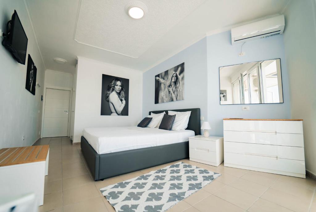Beachfront Marilyn - Image 6