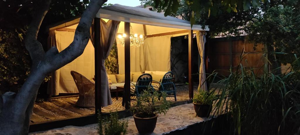 Zahrada ubytování Viento de Ladera PISCINA NATURAL y JACUZZI EXT