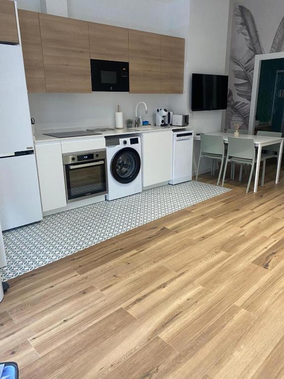 Marina Beach Apartments - 4