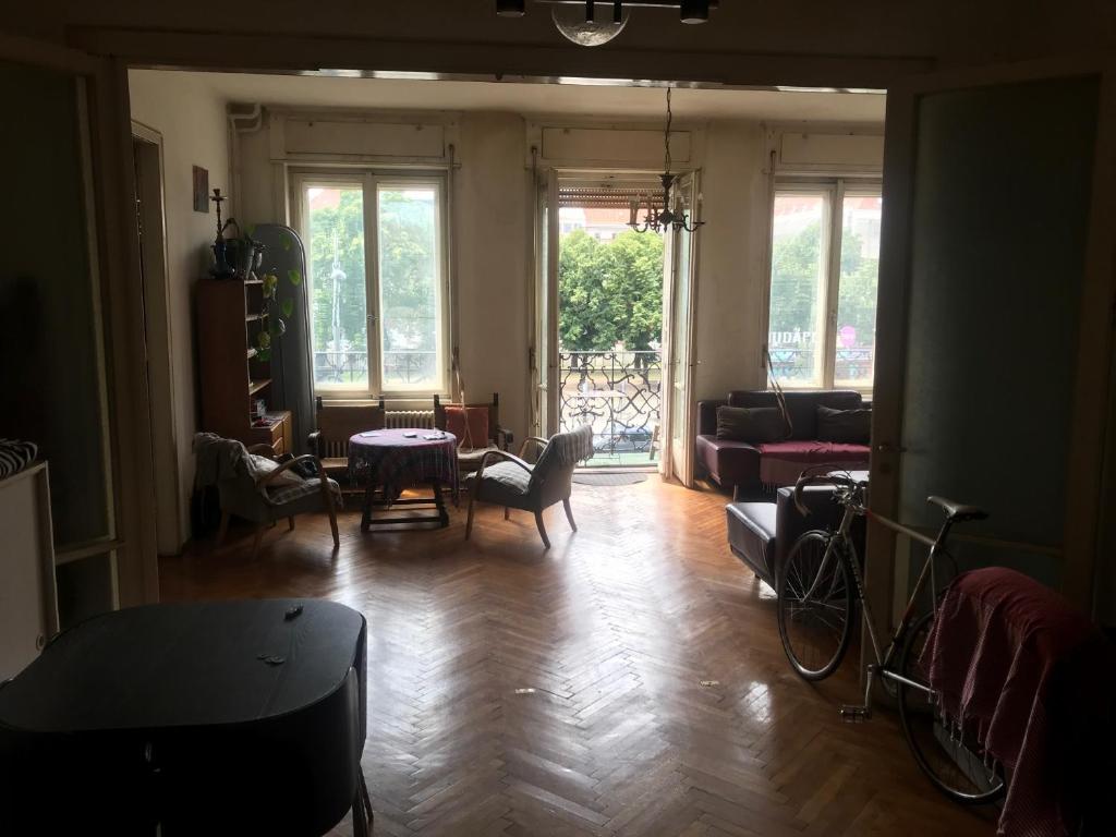 spacious apartman in the center 1075 Budapest, Madách Imre tér kép - 1
