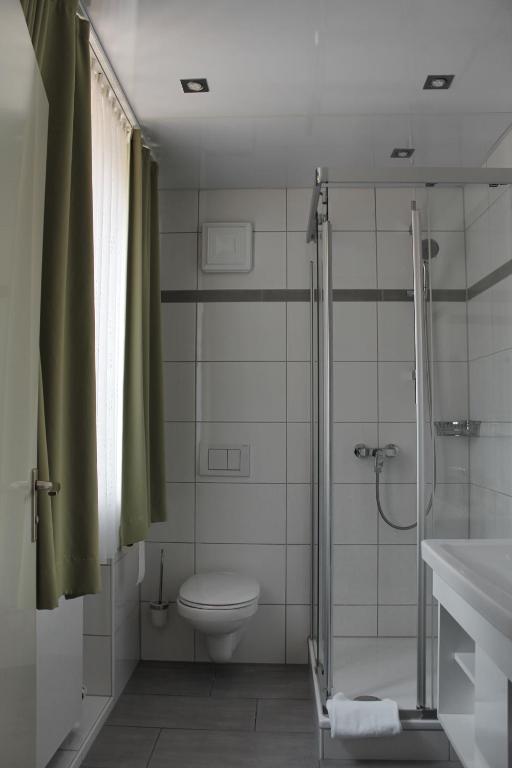 Koupelna v ubytování Hotel-Gasthof Postbräu Dingolfing