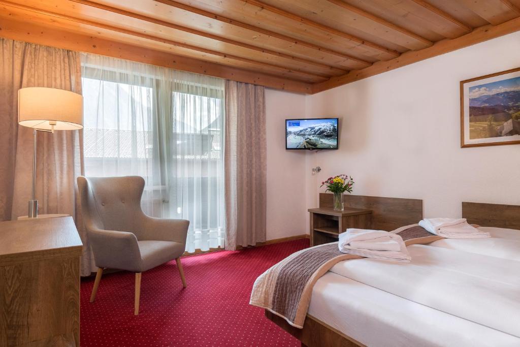 Postel nebo postele na pokoji v ubytování Hotel Post Fusch
