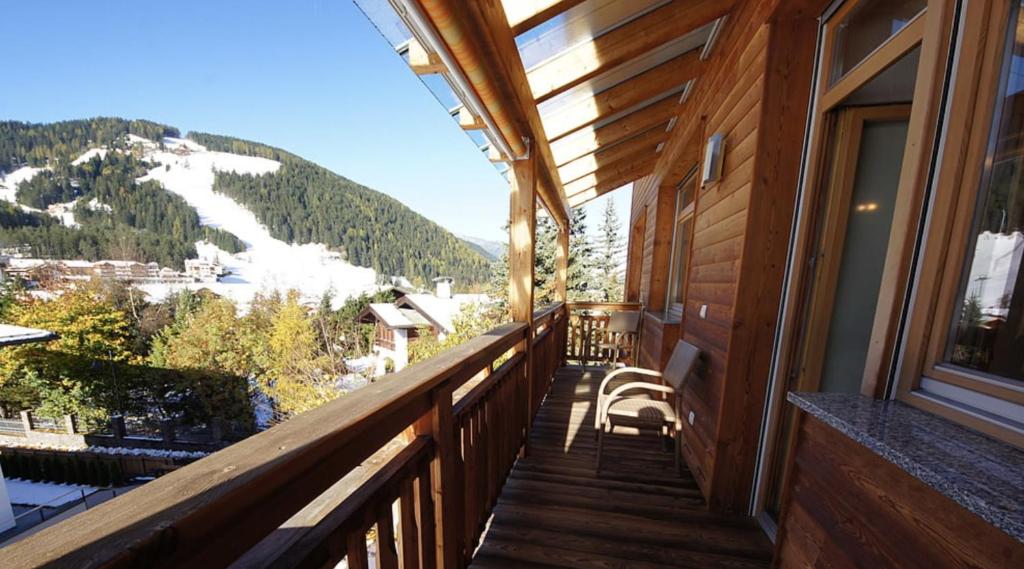 a balcony with a view of a snowy mountain at Apartments Antersi Robbi in San Vigilio Di Marebbe