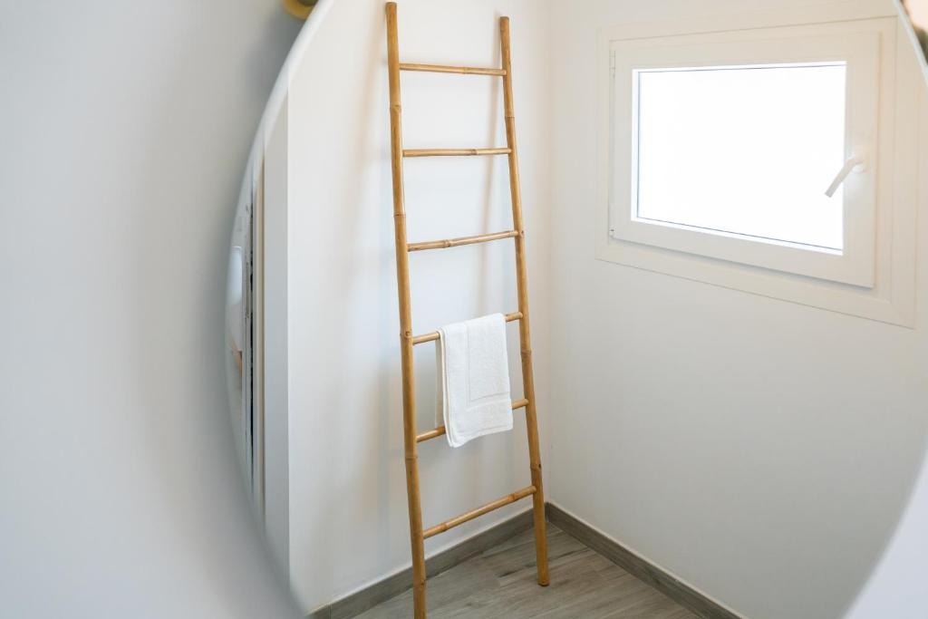 a ladder leaning against a wall next to a window at Calas De Meca in Los Caños de Meca