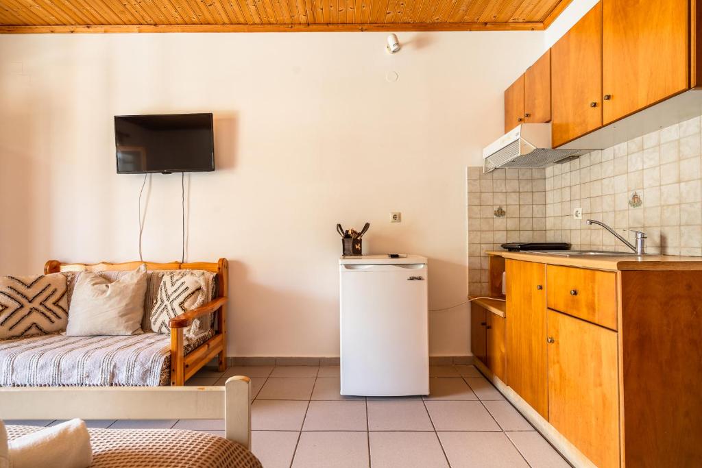 A kitchen or kitchenette at Marketos maisonette 4pax