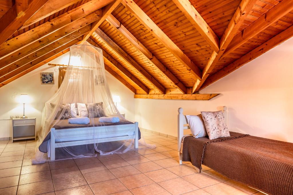 A bed or beds in a room at Marketos maisonette 4pax