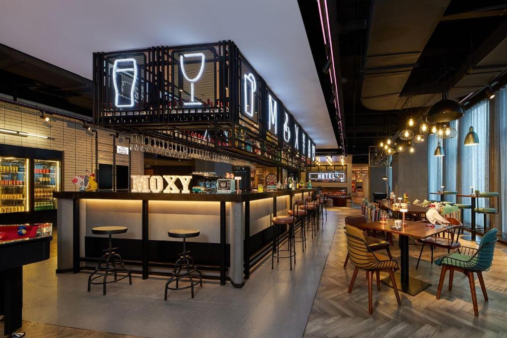 Lounge nebo bar v ubytování Moxy Xi'an Downtown