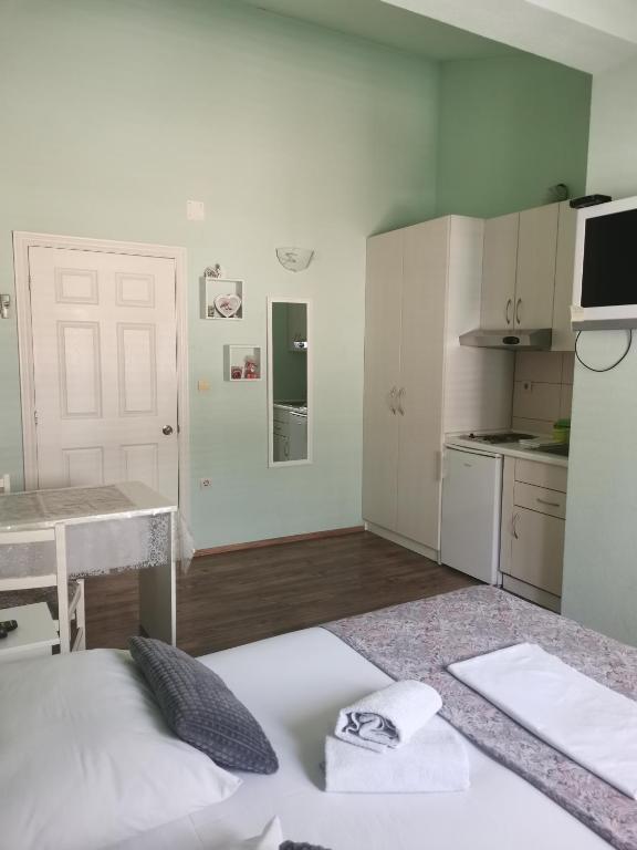 Postel nebo postele na pokoji v ubytování Apartmani Riba