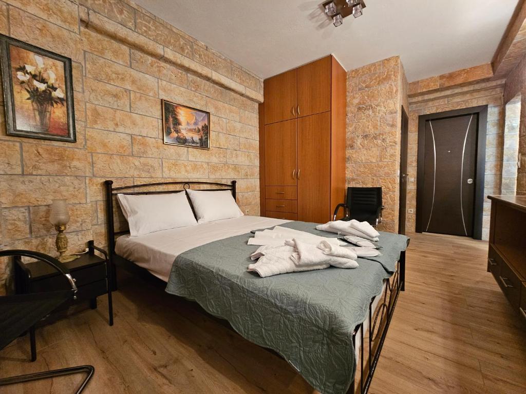 Postel nebo postele na pokoji v ubytování Honeywell Inn