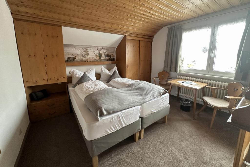 Postel nebo postele na pokoji v ubytování Hotel Zartenbach