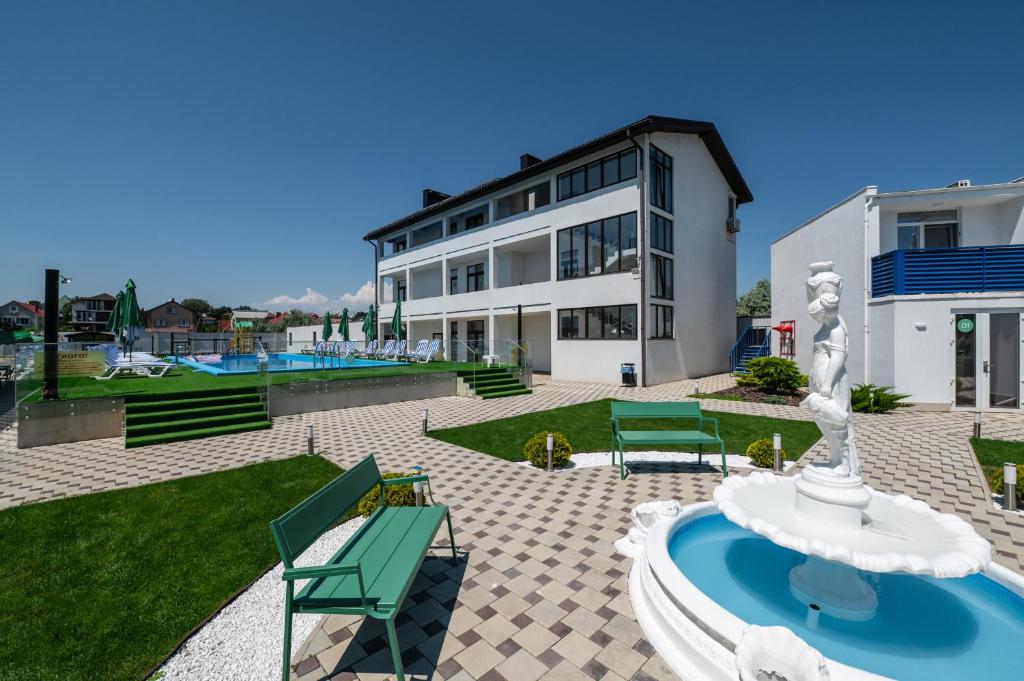 Bazén v ubytování Weekend Family Hotel nebo v jeho okolí