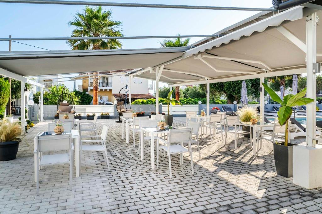 Un restaurant u otro lugar para comer en Akritas Hotel Pefkochori