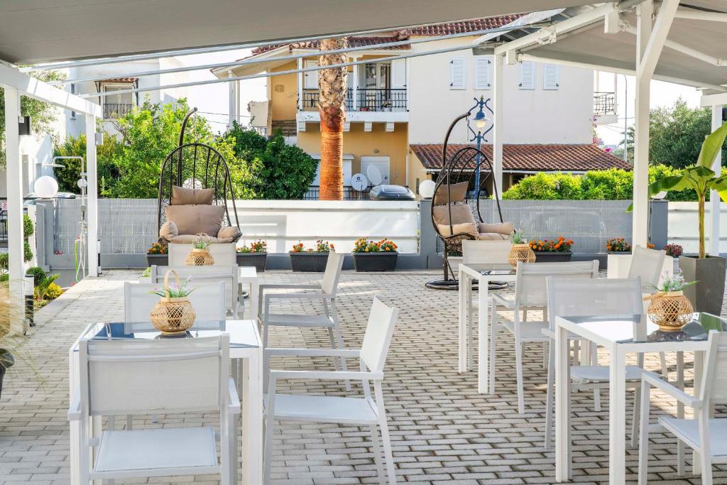 Un balcón o terraza en Akritas Hotel Pefkochori