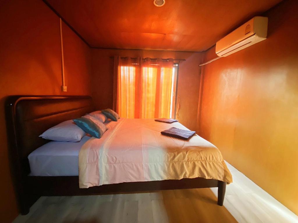Postel nebo postele na pokoji v ubytování Patcharin Homestay