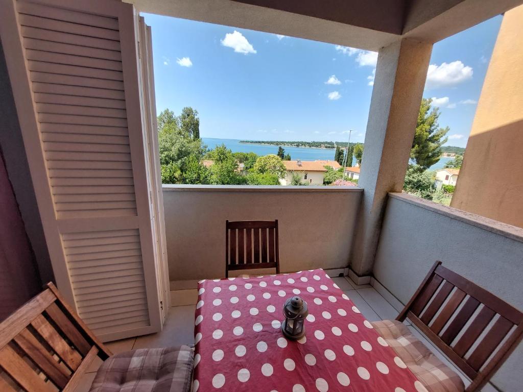Apartments Henc - Two-Bedroom Apartment With Terrace With Sea View