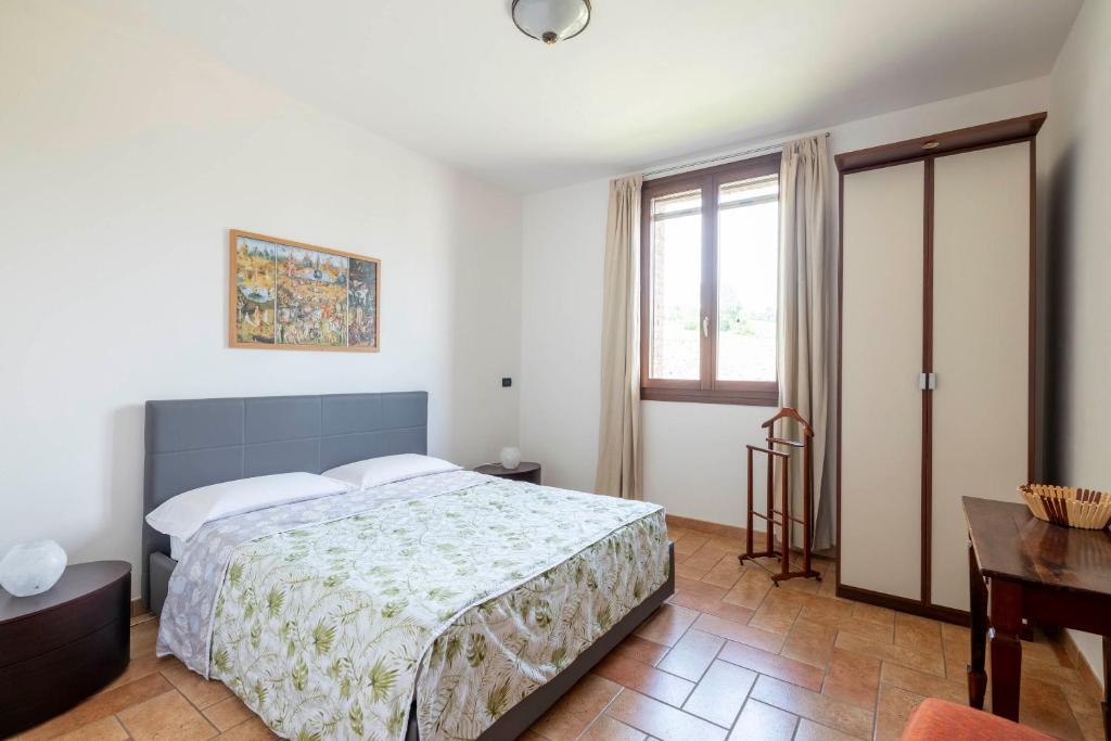 A bed or beds in a room at Appartamento spazioso Le Vitterelle B&B