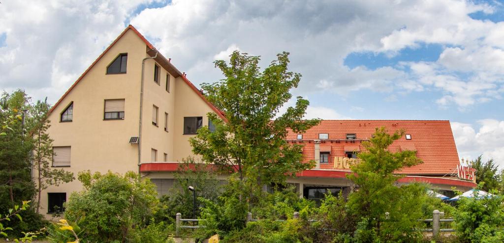 Budova, kde se hotel nachází