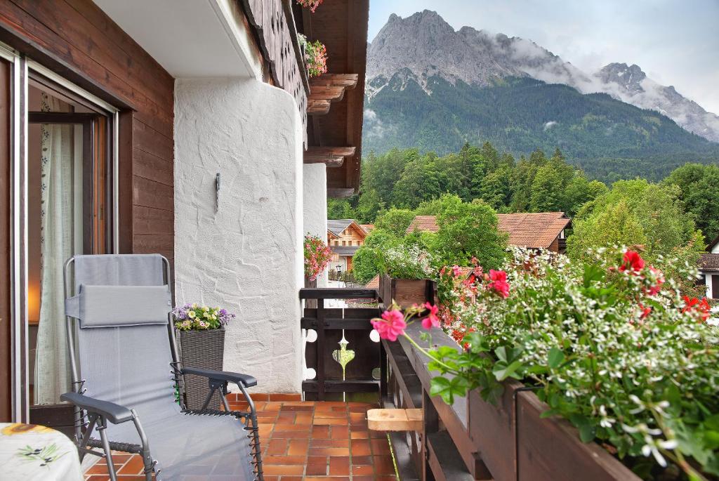 a balcony with a view of a mountain at Aschaubichl - Wohnung Enzian in Grainau