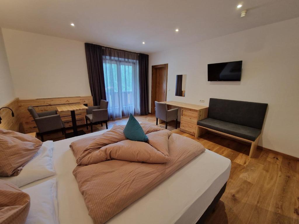 Televiisor ja/või meelelahutuskeskus majutusasutuses Hotel Mignon