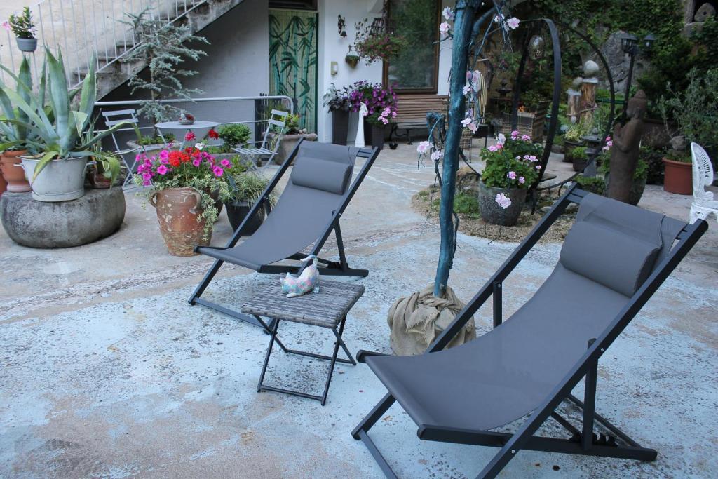 Fotografia z galérie ubytovania Studio Malou, cuisine, salle d'eau, terrasse amenagée v destinácii Olliergues