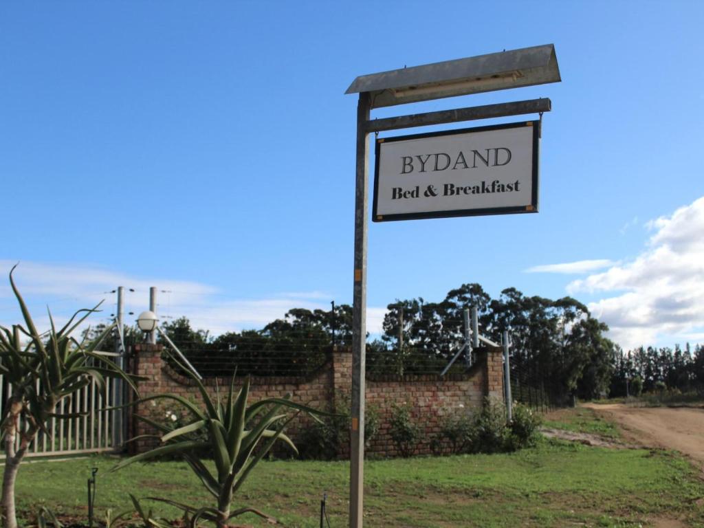 a sign for an island hotel and refrigerator at Bydand B&B in Addo