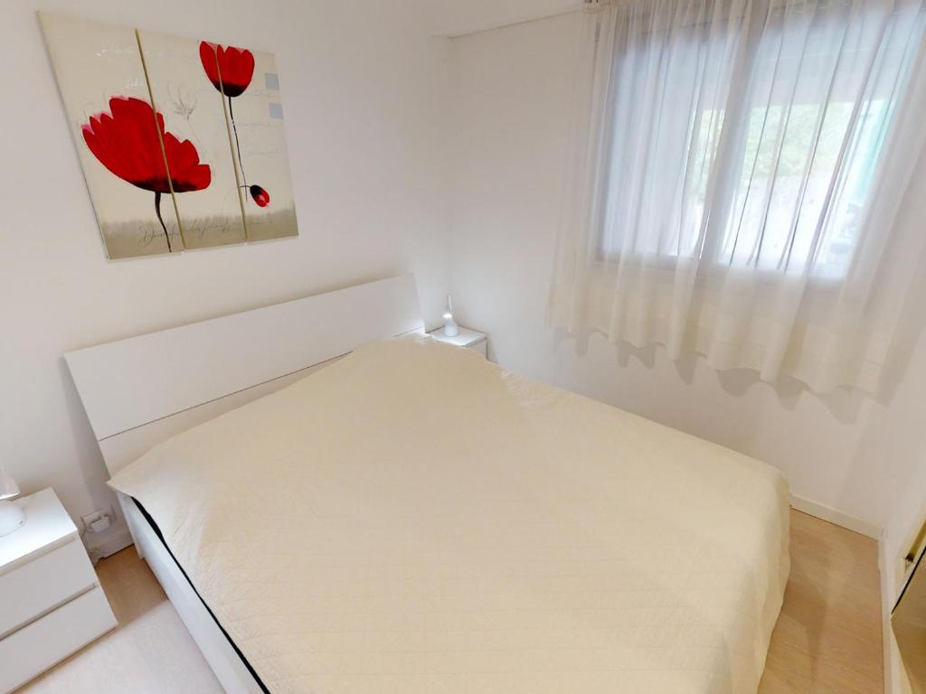 Een bed of bedden in een kamer bij Appartement Menton, 2 pi&egrave;ces, 2 personnes - FR-1-196-310