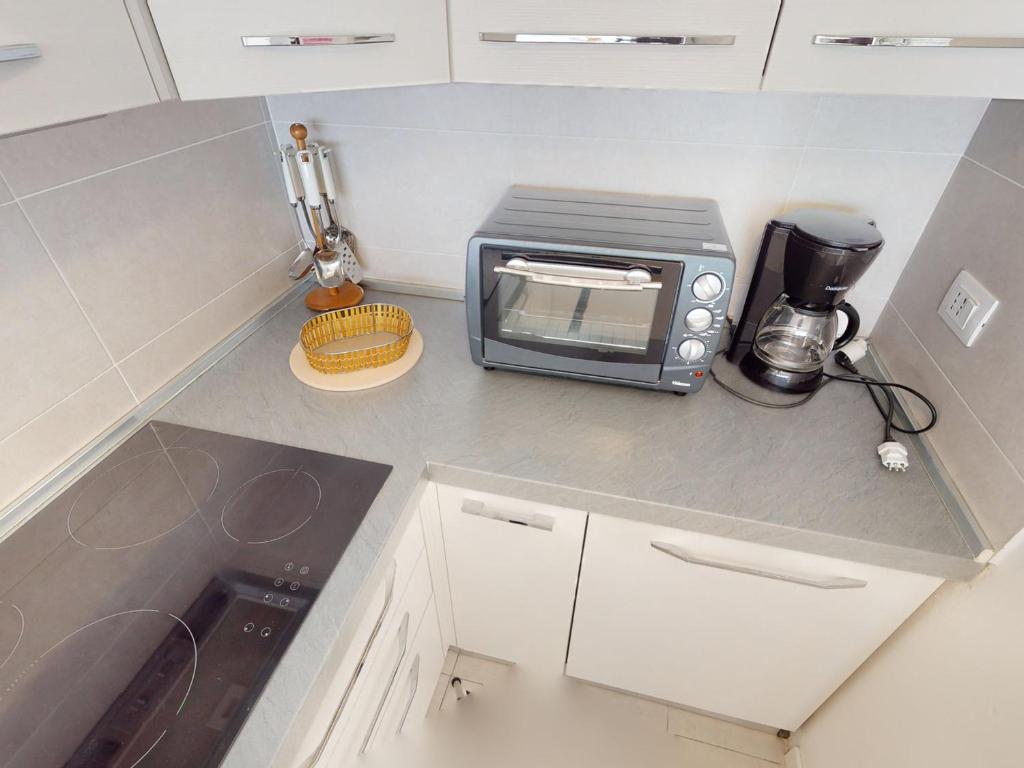 Een keuken of kitchenette bij Appartement Menton, 2 pi&egrave;ces, 2 personnes - FR-1-196-310