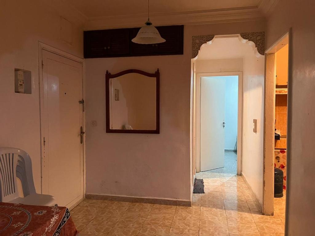 a hallway with a mirror on the wall at Appartement 19 in Safi
