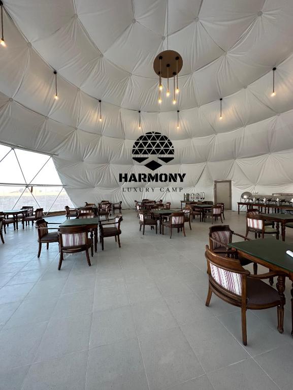 Restaurace v ubytování Harmony Luxury Camp