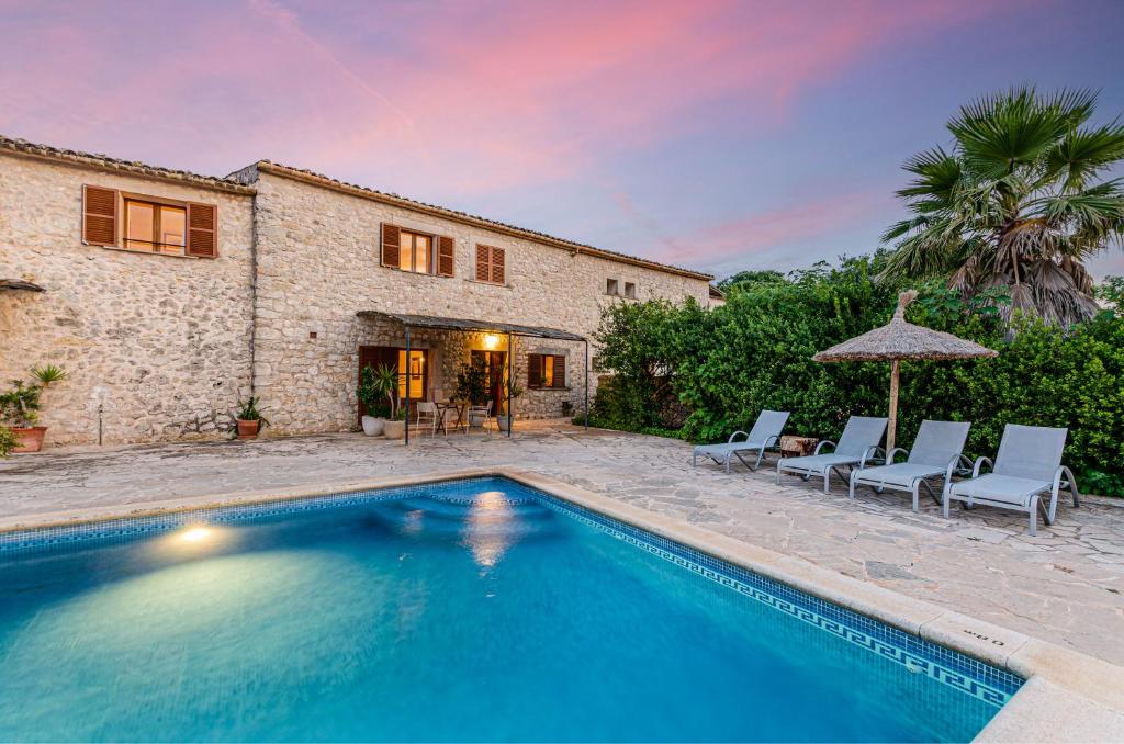 The swimming pool at or close to Finca es Rafal, Agroturisme