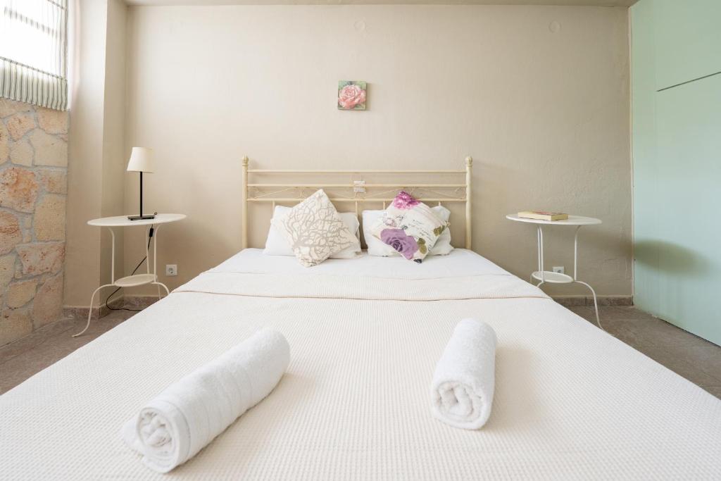 Postel nebo postele na pokoji v ubytování Effie Rooms