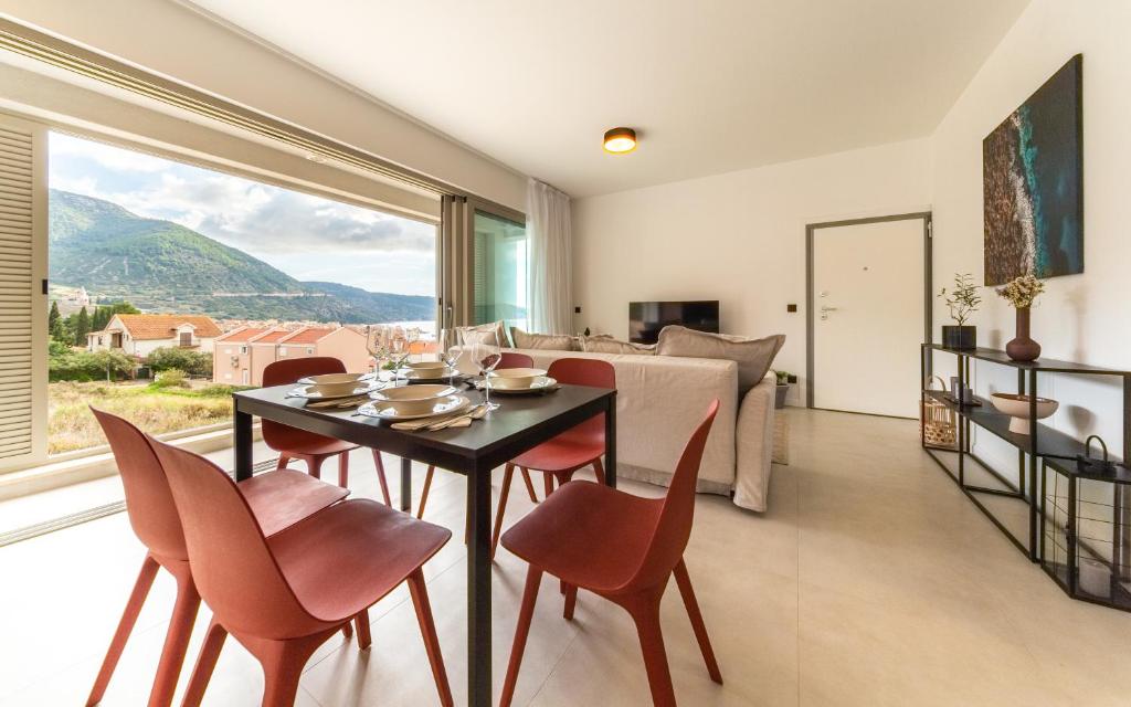 Nespecifikovaný výhled na hory nebo výhled na hory při pohledu z apartmánu