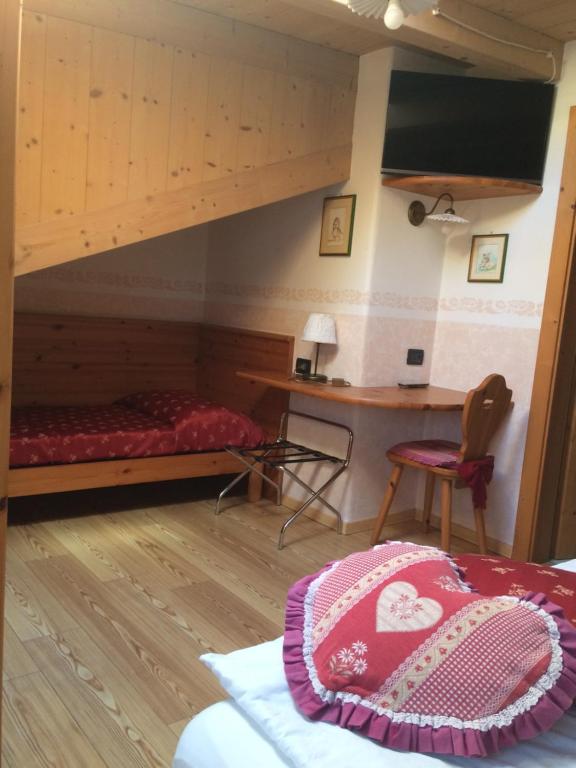 TV a/nebo společenská místnost v ubytování Hotel Garnì Salvanel