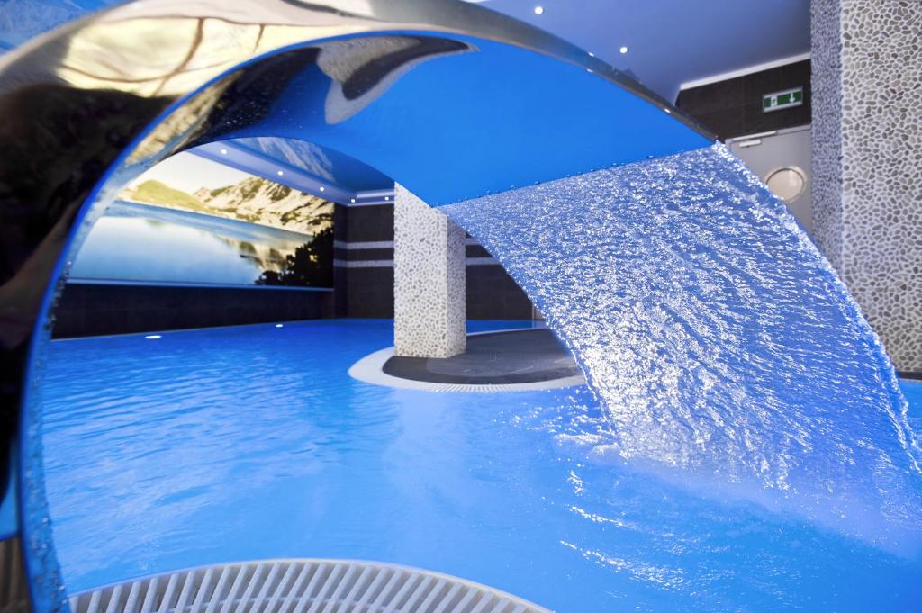 Bazén v ubytování Hotel Żywiecki Medical SPA & Sport Żywiec nebo v jeho okolí