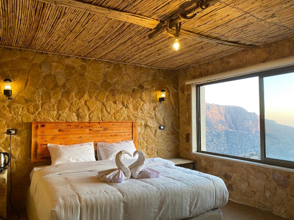 מיטה או מיטות בחדר ב-Dana’s Trail Hotel