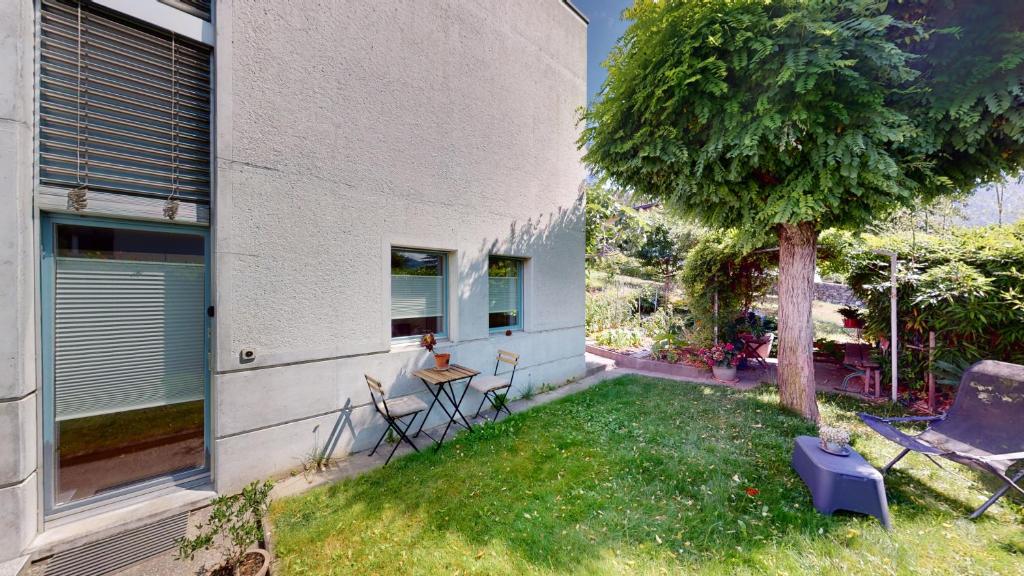 Zahrada ubytování Spacious studio in a quiet area of Sierre