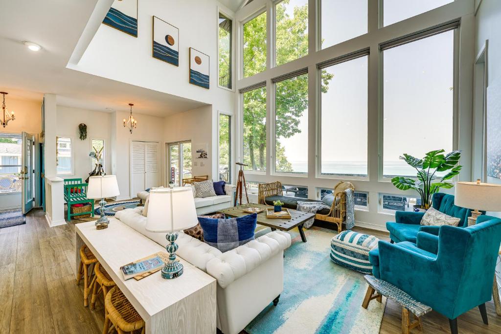 Beachfront Pentwater Vacation Rental with Kayaks!, Pentwater Updated