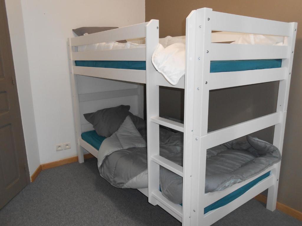 two white bunk beds in a room at appartement 8 places in Laruns