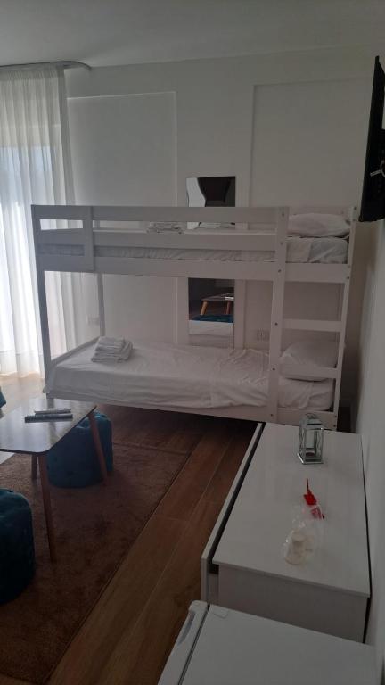 a room with two bunk beds and a table at Nànnì guest home in Pozzovetere