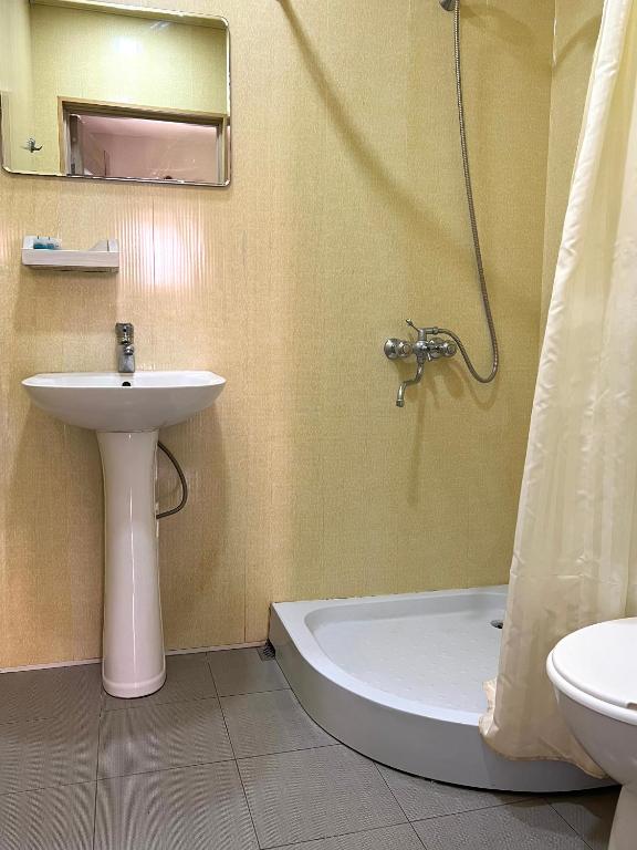 Koupelna v ubytování ARTSIV Guesthouse