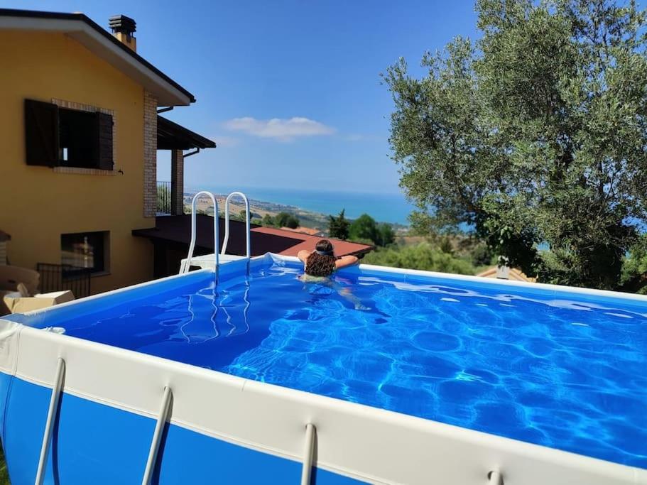Bazén v ubytování DaVi' casa vacanze. Un sogno immerso nel verde ! nebo v jeho okolí