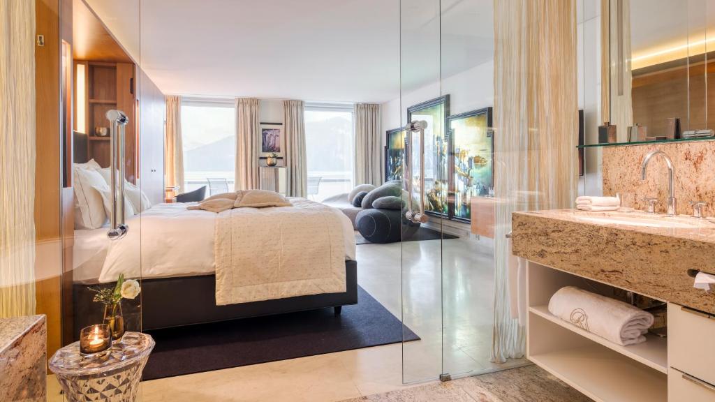Junior Suite with Lake View