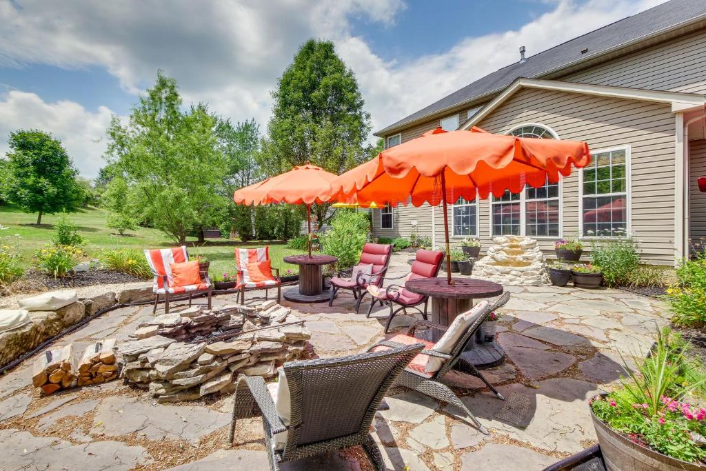 Canal Fulton Vacation Rental with Community Pool!, Canal Fulton